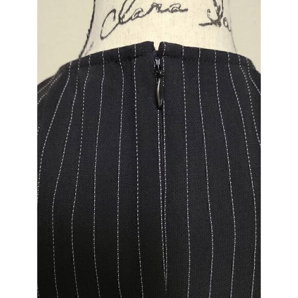 DKNY Pinstripe Sleeveless Twist-Front Business Top SIZE L MSRP $69 NEW WITH TAGS - Picture 12 of 12